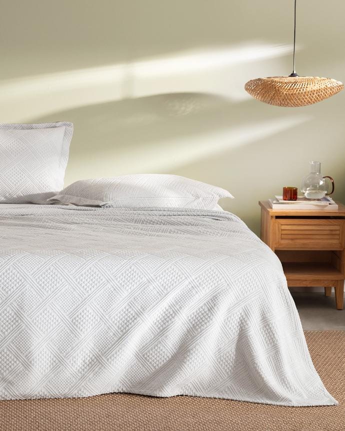 Triangle King Size %100 Pamuk Yatak Örtüsü - Beyaz - Lüks Koleksiyon